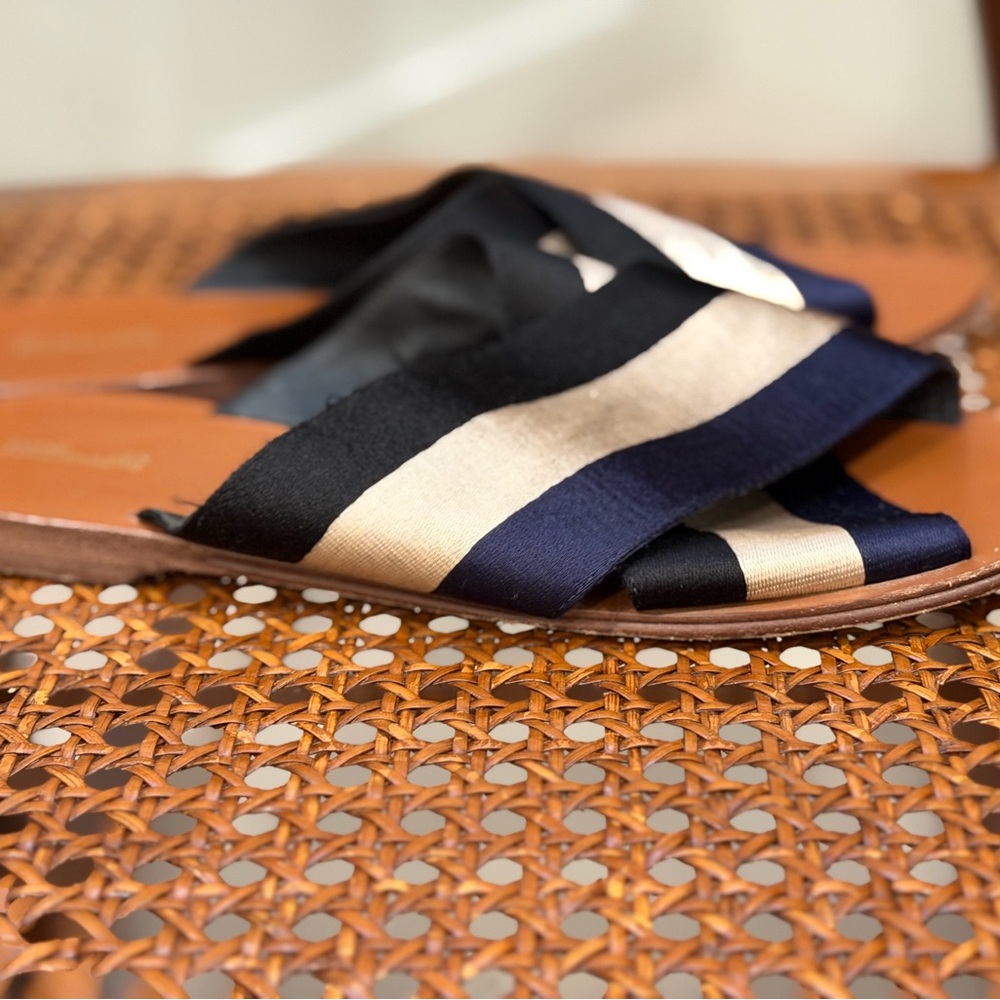 Diane Von Furstenberg ‘Bailie’ Crossover Flats - Picture 2 of 3